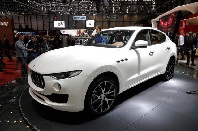 
Theo đó, khi có mặt trên thị trường Mỹ vào mùa hè năm nay, Maserati Levante sẽ có giá khởi điểm 72.000 USD, tương đương 1,6 tỷ Đồng. So với Porsche Cayenne, Maserati Levante đắt hơn 13.700 USD, tương đương 305 triệu Đồng.
